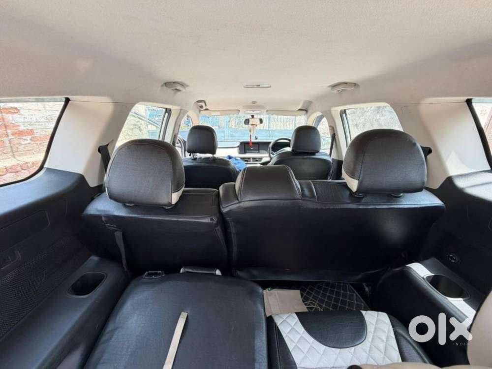 Mahindra Xuv700 2.0 Mx Petrol Mt 5 Str, 2022, Petrol