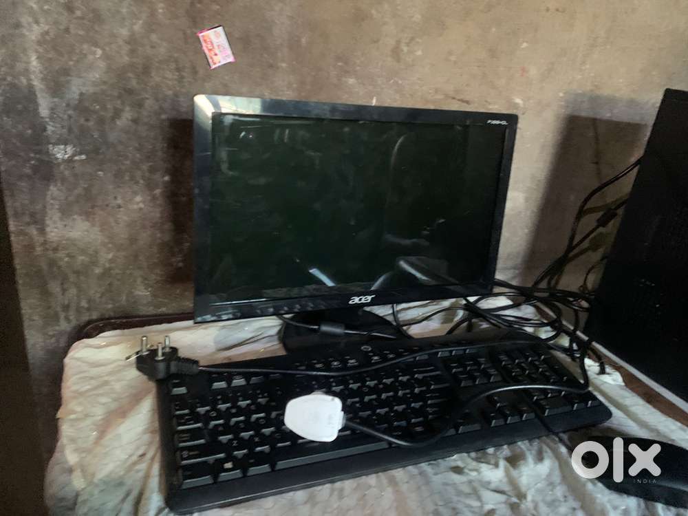Acer monitor and cpu full set neat and clean peace