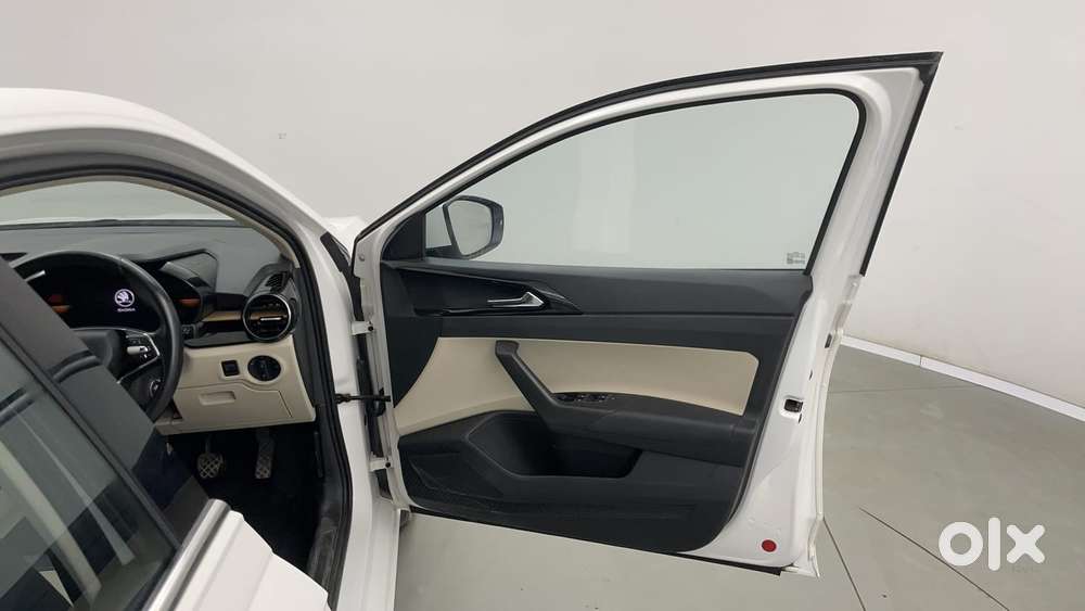 Skoda Slavia Style 1.0l Tsi Mt, 2022, Petrol