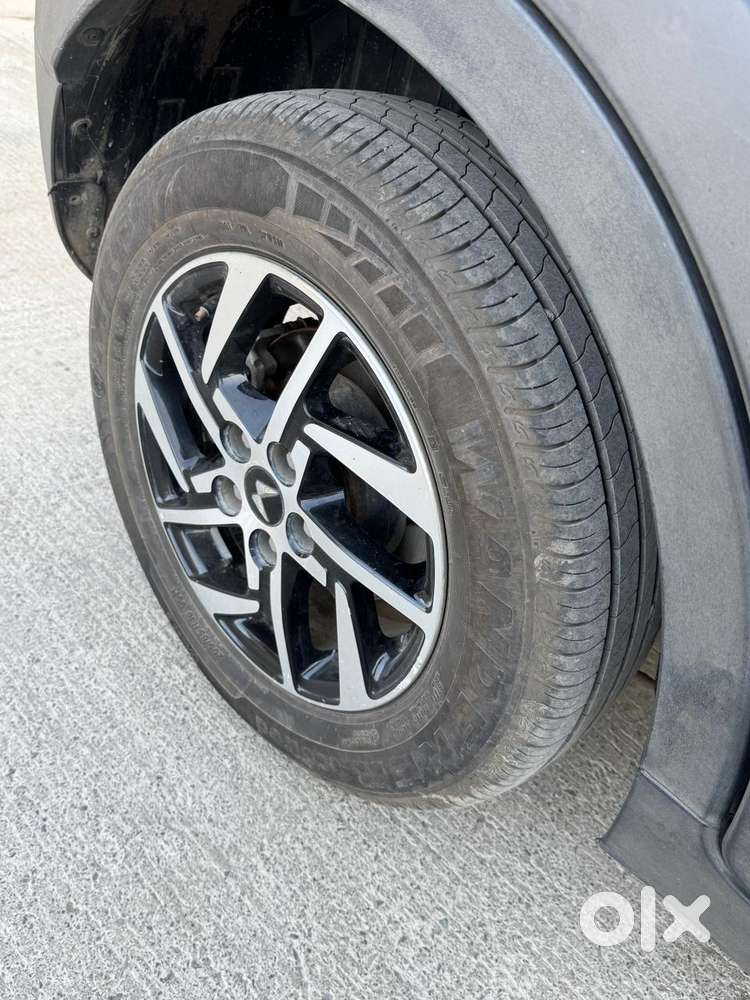 Mahindra Xuv 3xo Ax5 Pm Mt, 2024, Petrol