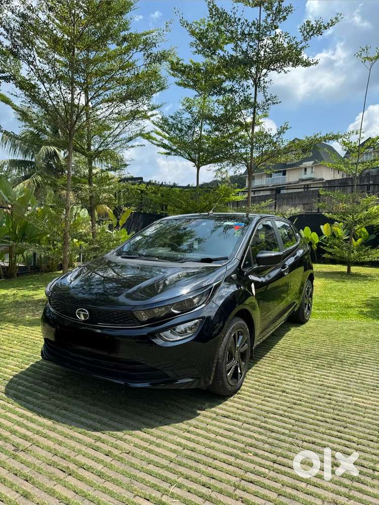Tata Altroz Zx Plus Dark Edition (automatic)