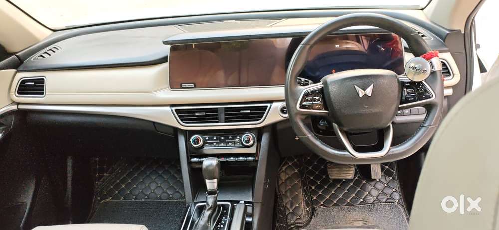 Mahindra Xuv700 2.2 Ax 7 Diesel At Str, 2024, Diesel