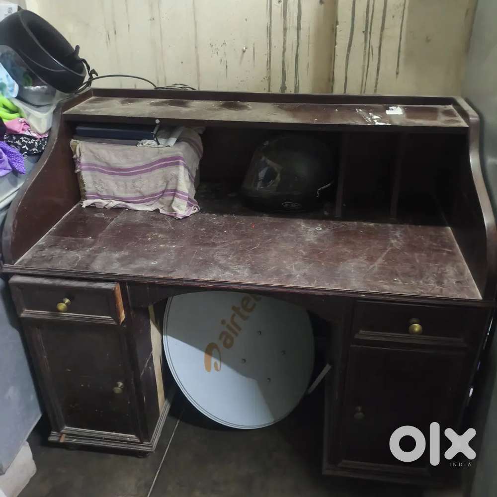 Roll top desk