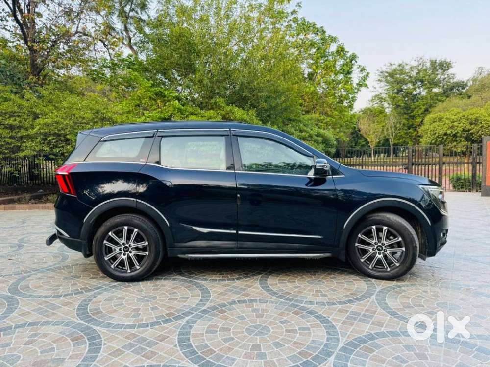 Mahindra Xuv700 2.0 Ax 7 Petrol Mt Str, 2025, Petrol
