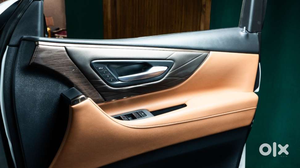 Toyota Vellfire Vip – Executive Lounge, 2025, Petrol