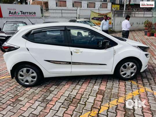 Tata Altroz Xm Plus (s), 2025, Petrol