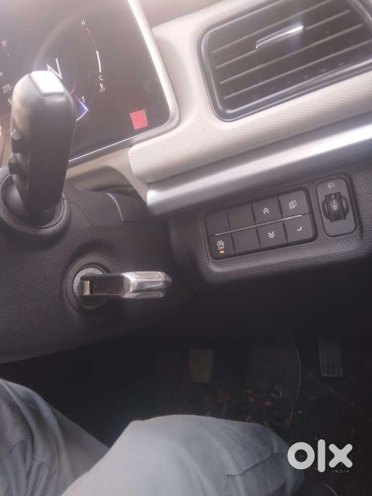 Mahindra Xuv700 2022 Petrol 22000 Km Driven