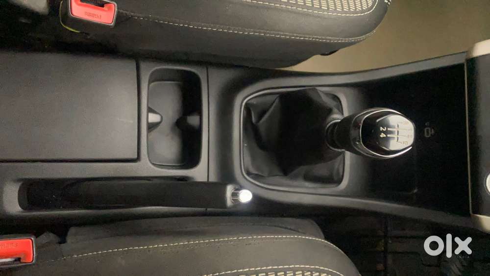 Renault Triber Rxz, 2023, Petrol
