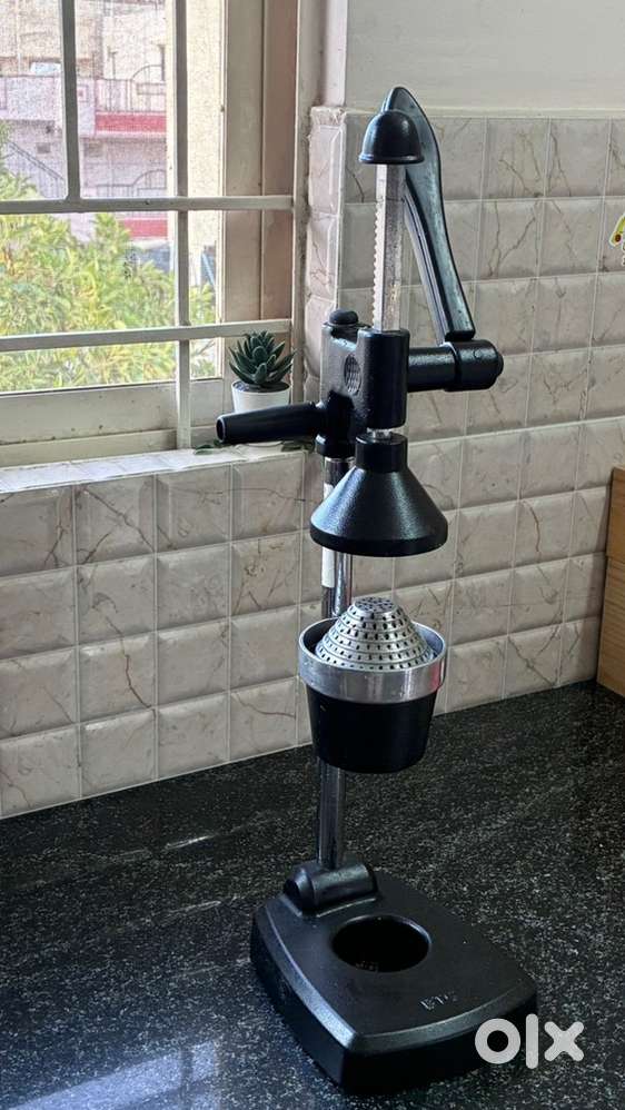 Hand press BTC Juicer