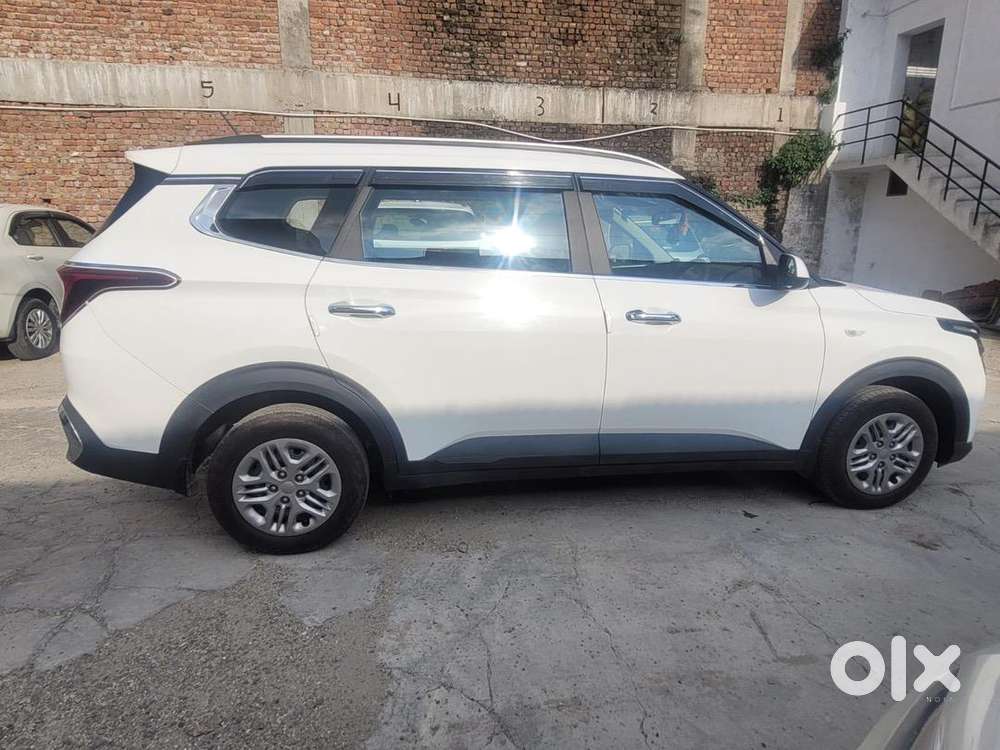 Kia Carens 2023 Petrol 30000 Km Driven