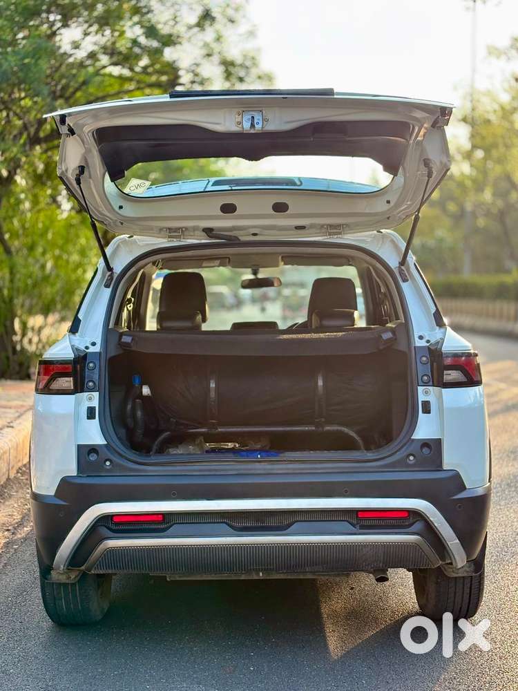 Maruti Suzuki Brezza 1.5 Vxi Cng, 2023, Cng & Hybrids