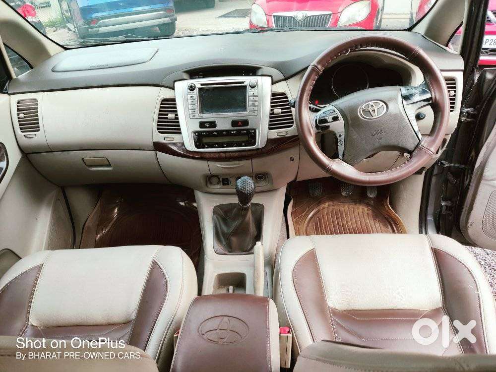 Toyota Innova 2.5 Vx (diesel) 8 Seater Bs Iv, 2012, Diesel