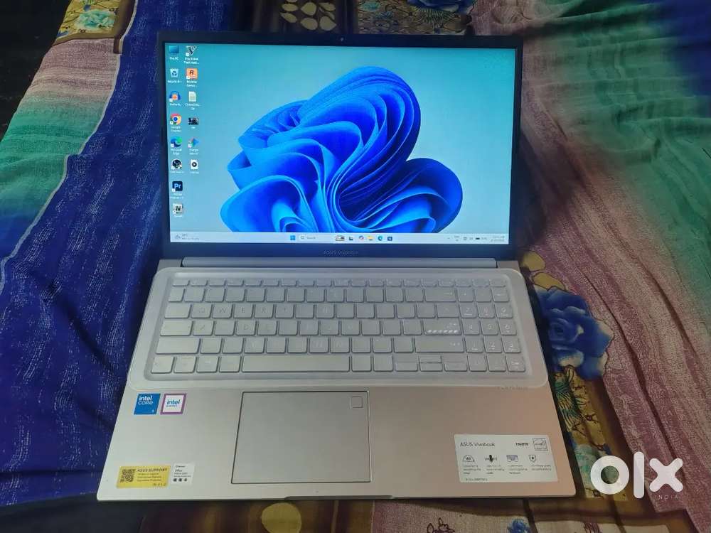 Ekdam new leptop hai with warranty