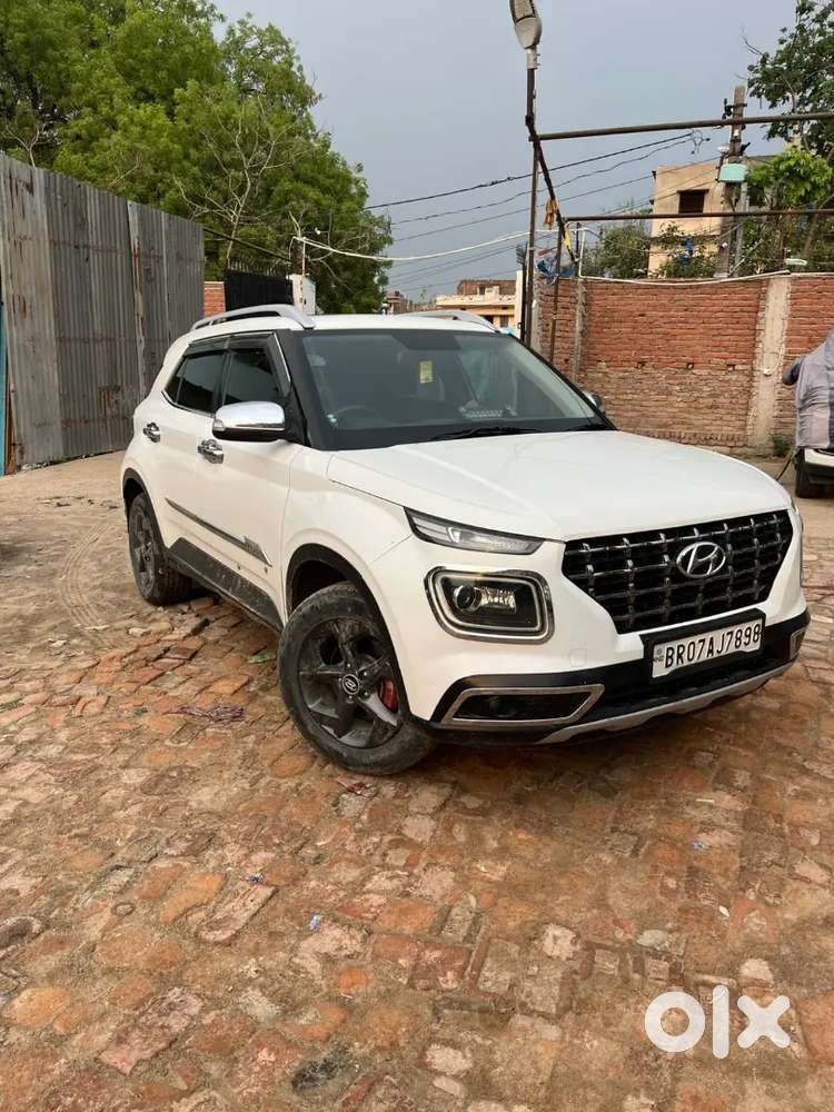 Hyundai Venue 2020 Petrol Well Maintained All ,tyres New