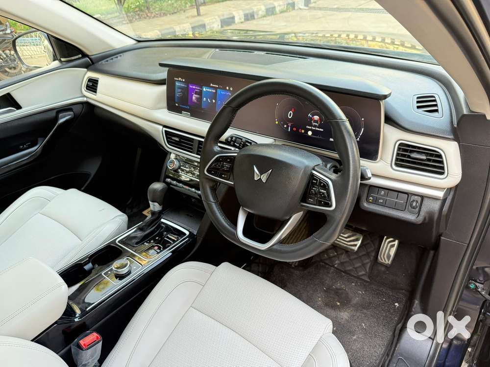 Mahindra Xuv700 Ax7 Luxury Pack Awd, 2023, Petrol
