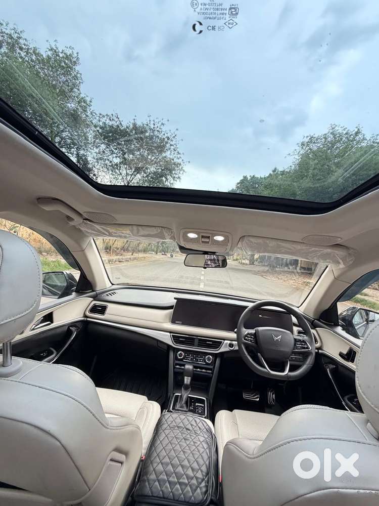 Mahindra Xuv700 2.0 Ax 7 Petrol At Luxury Pack Str, 2025, Petrol