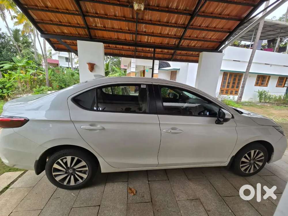 Pearl White Honda City 2025 Petrol 19300 Km Driven