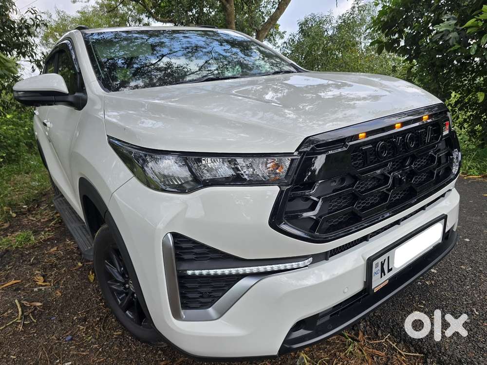 Toyota Innova Hycross 2025