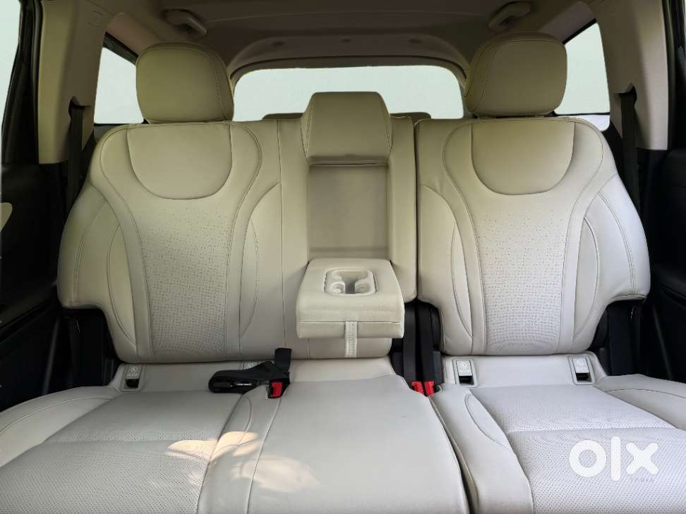 Mahindra Xuv700 2.0 Ax 7 Petrol At Str, 2024, Petrol