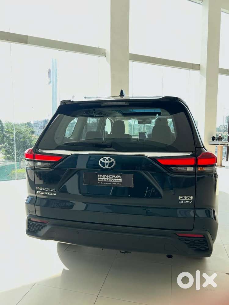 Toyota Innova Hycross 2.0 Zx (o) Hybrid 7 Str, 2026, Petrol