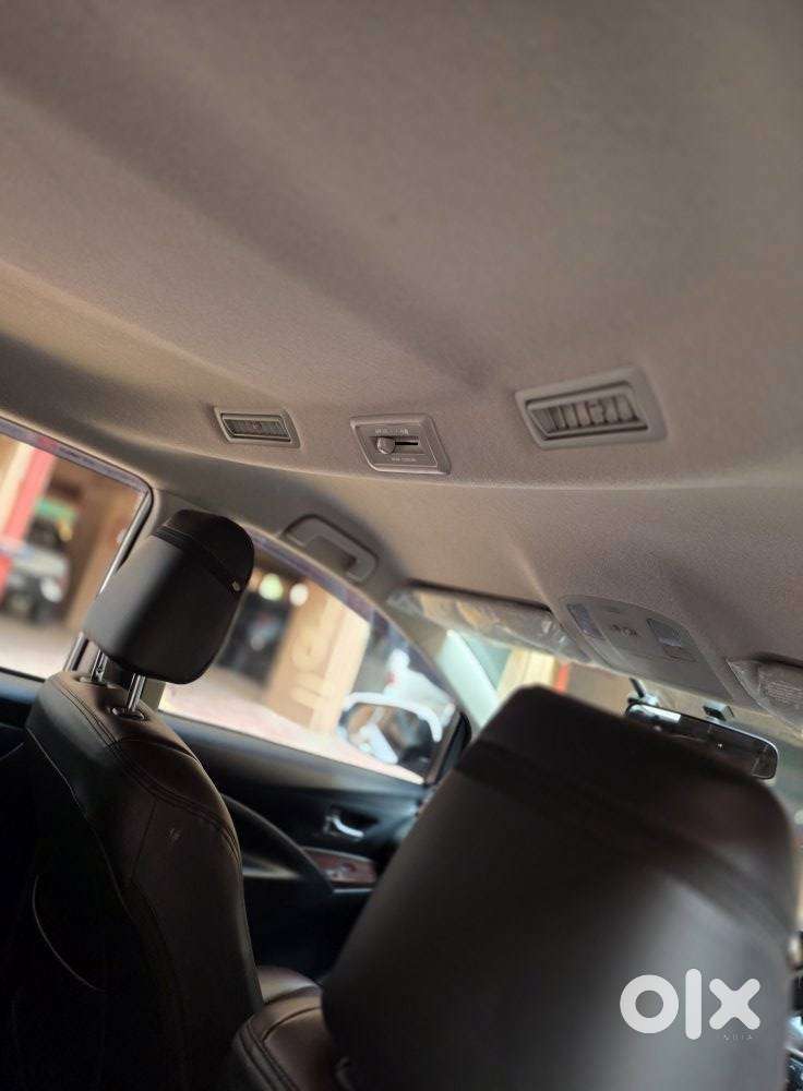 Toyota Innova Crysta [2020-ongoing] 2.4 Gx 7 Str, 2025, Diesel