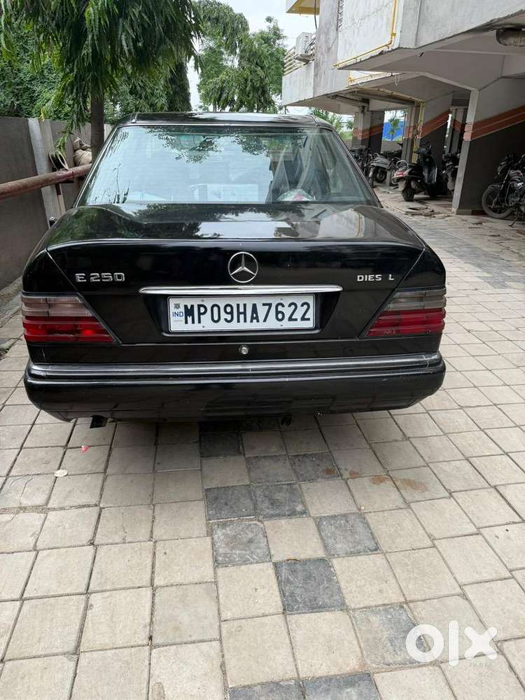 Vintage Mercedes E250 Diesel