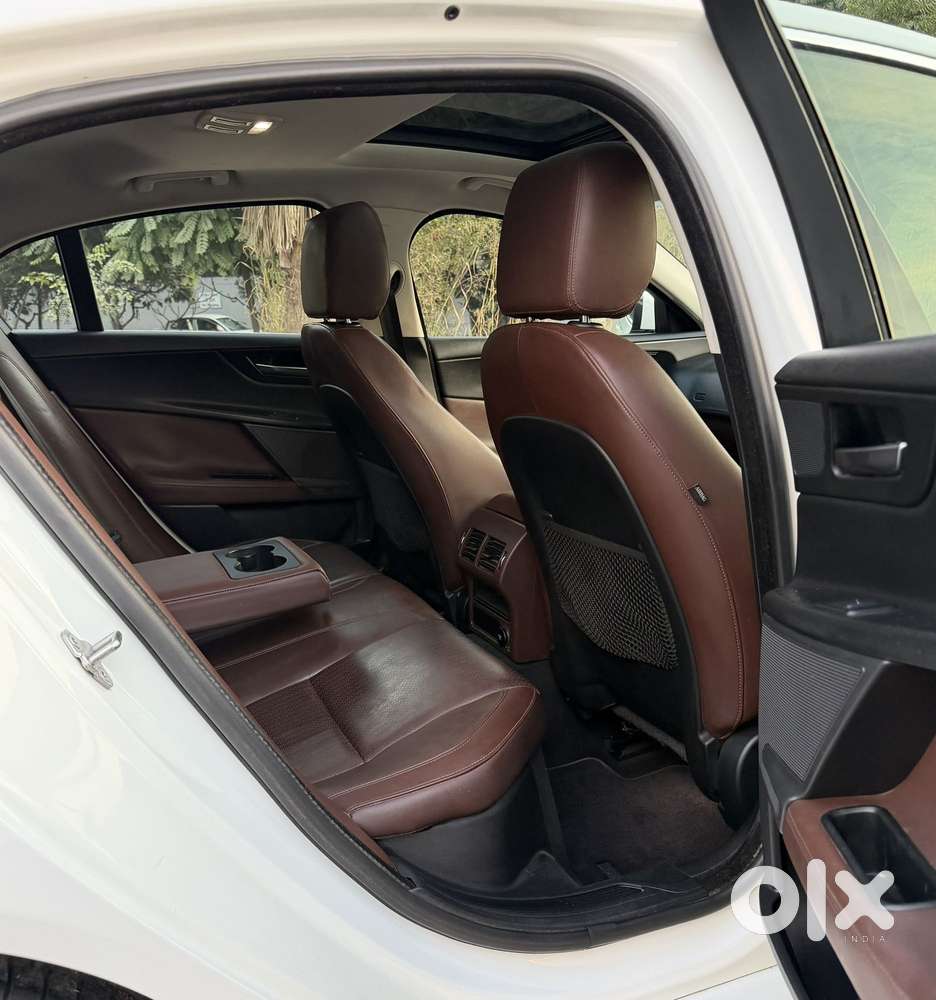 Jaguar Xe Portfolio, 2019, Petrol