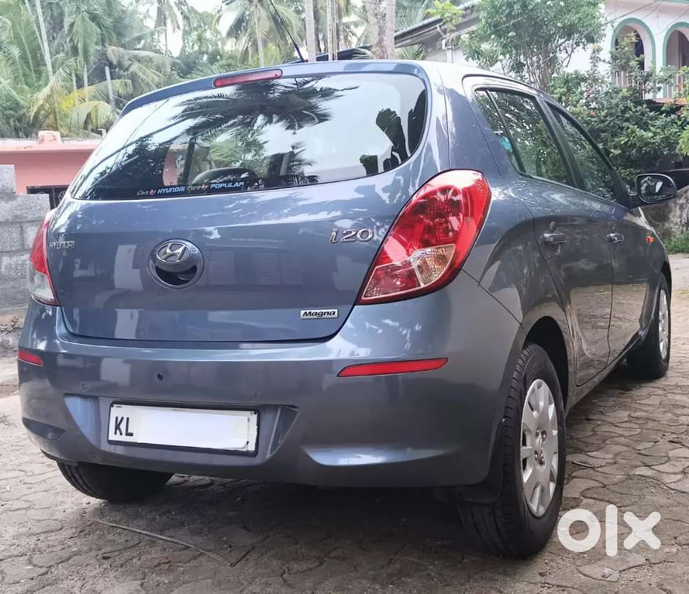 Very Low Km Driven Lady Used Excellent Mint Condition I20 Magna Ptrol