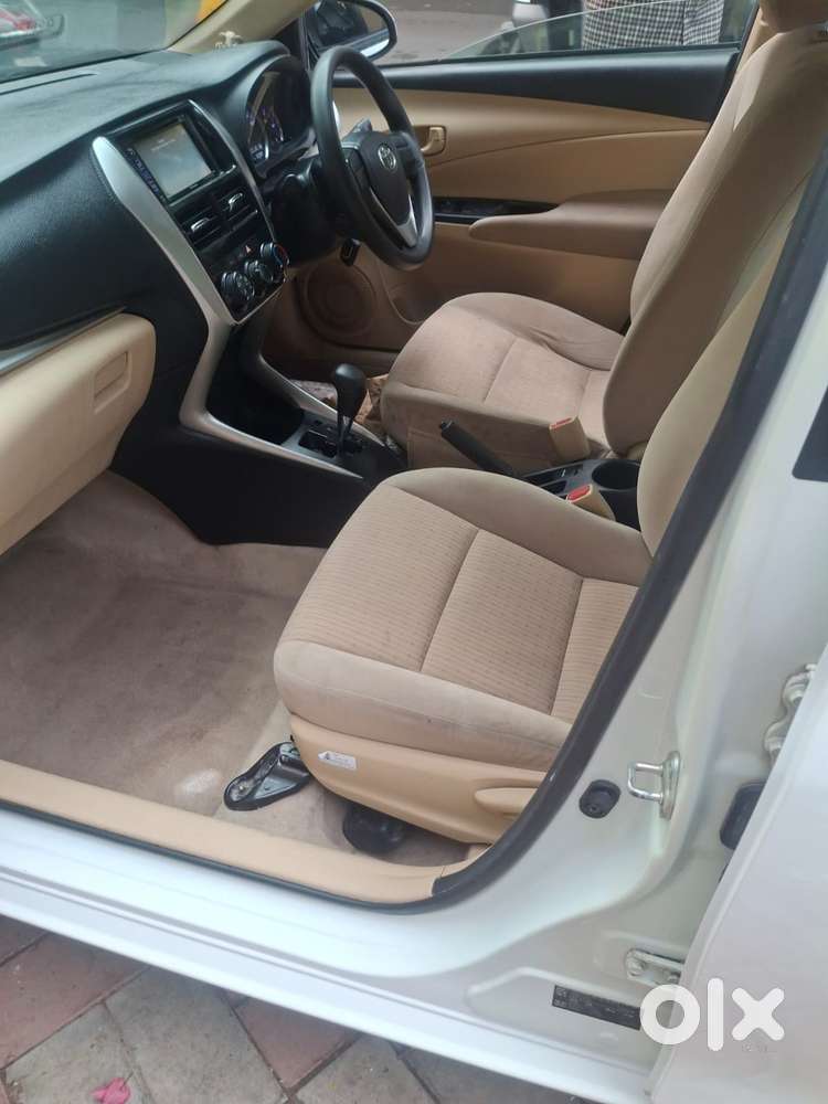 Toyota Yaris V Cvt, 2020, Petrol