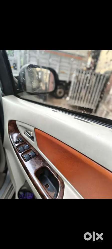 Toyota Innova 2.5 V Variant Top Of The Line