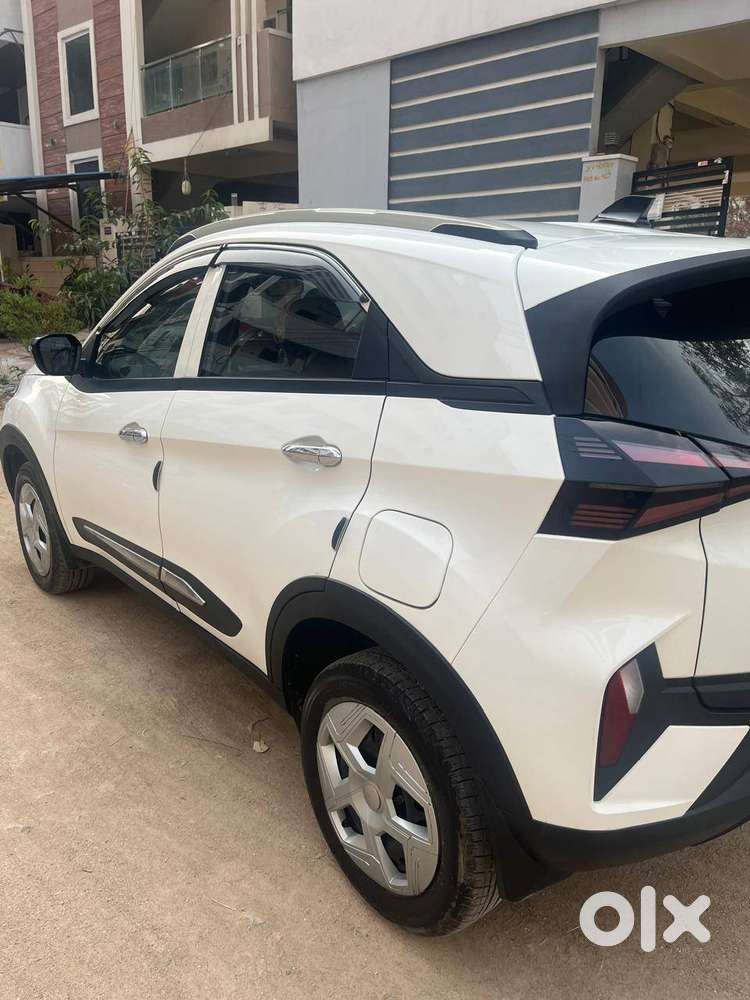 Tata Nexon Smart Plus Amt (2024) – Petrol  Excellent Condition