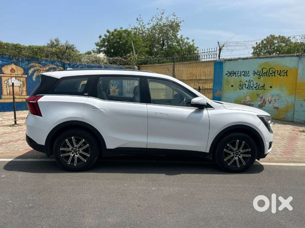 Mahindra Xuv700 2.0 Ax 5 Petrol At Str, 2023, Petrol