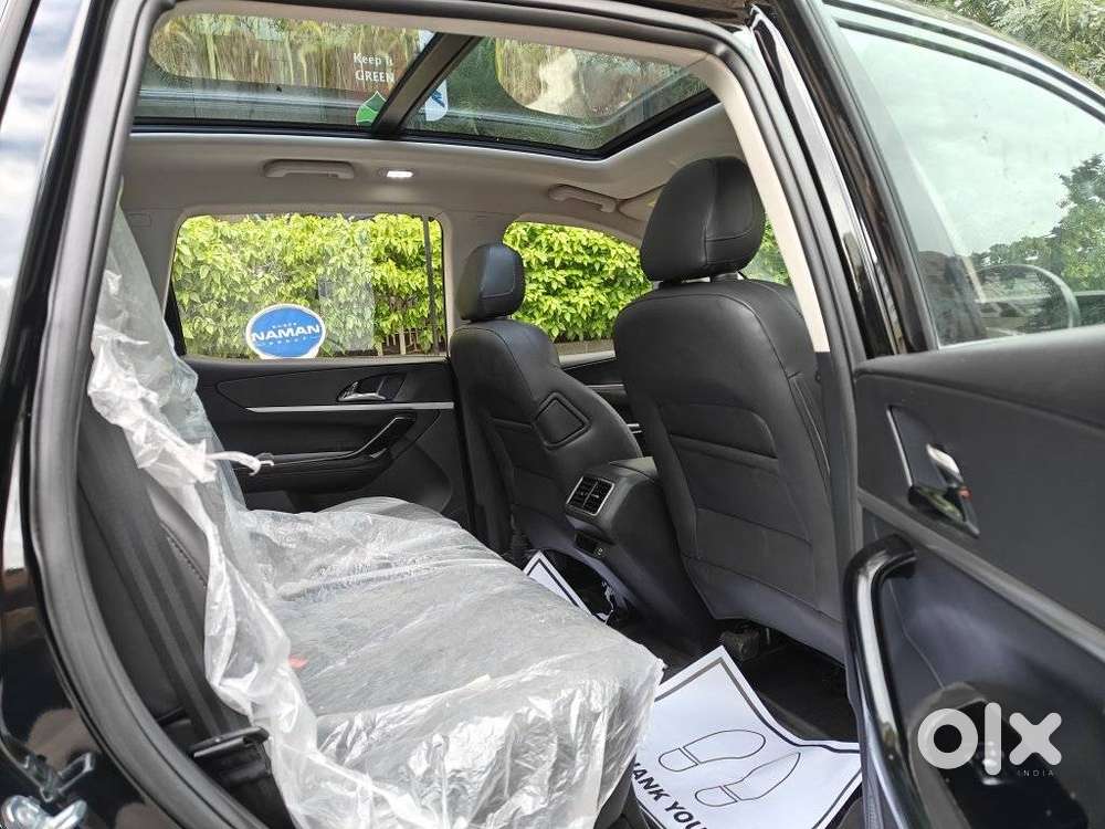 Mahindra Xuv700 2.2 Ax 7 Diesel At Str, 2025, Diesel