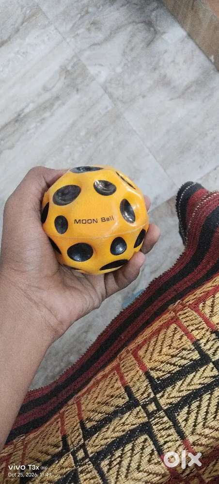 Bouncy moonball