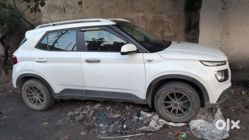 Hyundai Venue Petrol 2020 ( New Tyre,new Battery, Insurance Done Recen