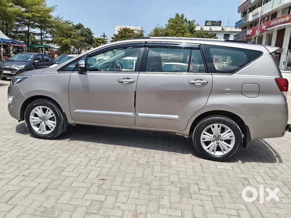 Toyota Innova Crysta 2.8 Zx At 7 Seater, 2016, Diesel
