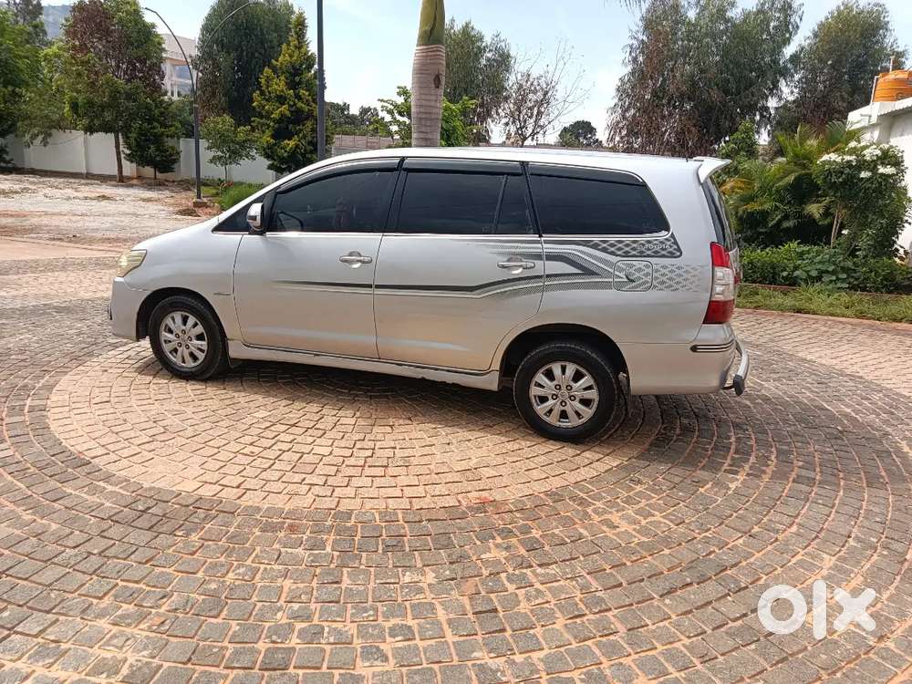 Toyota Innova V  2012 Diesel 194000 Km Driven Showroom History