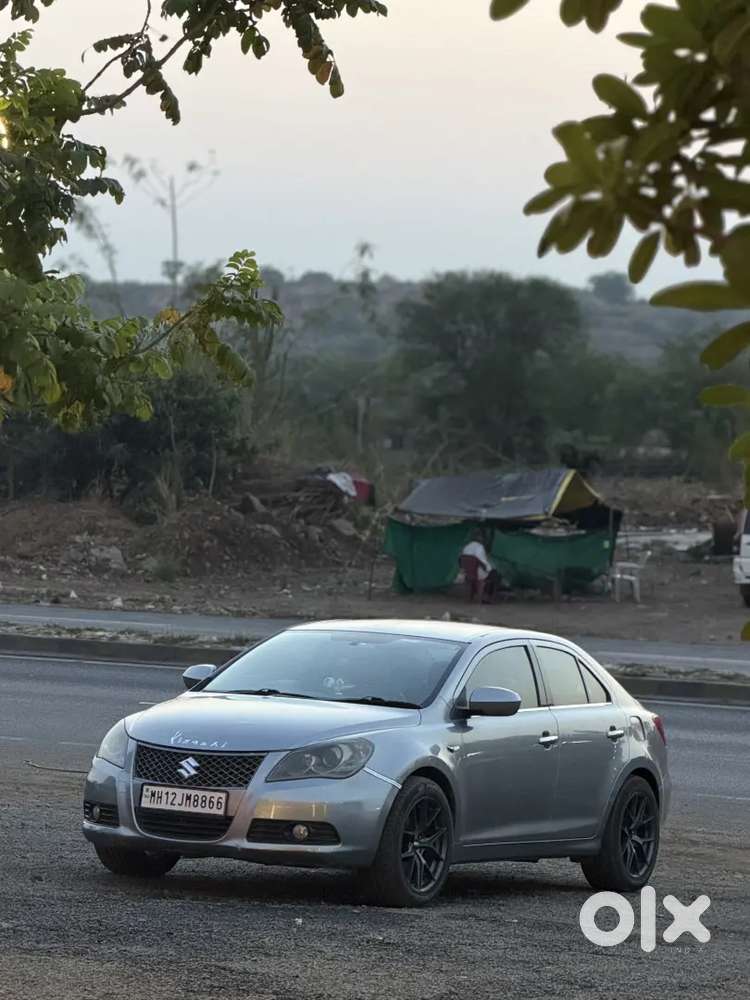 Maruti Suzuki Kizashi 2013