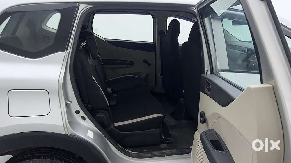 Renault Triber Rxe, 2023, Petrol