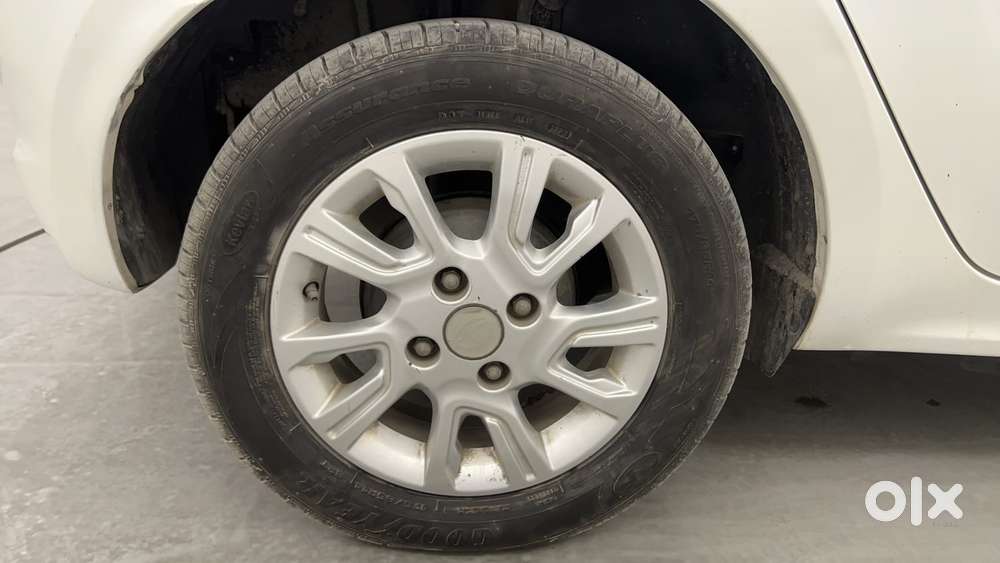 Tata Tiago Xza, 2017, Petrol