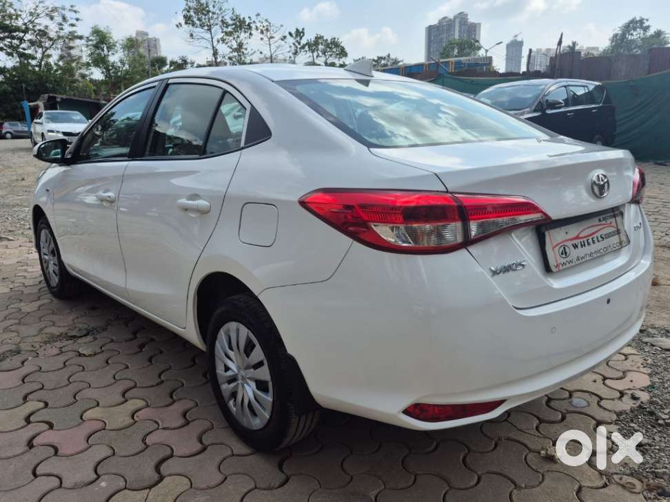 Toyota Yaris J Cvt, 2021, Petrol