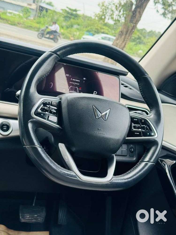 Mahindra Xuv700 2.2 Ax 7 Diesel At Str, 2023, Diesel
