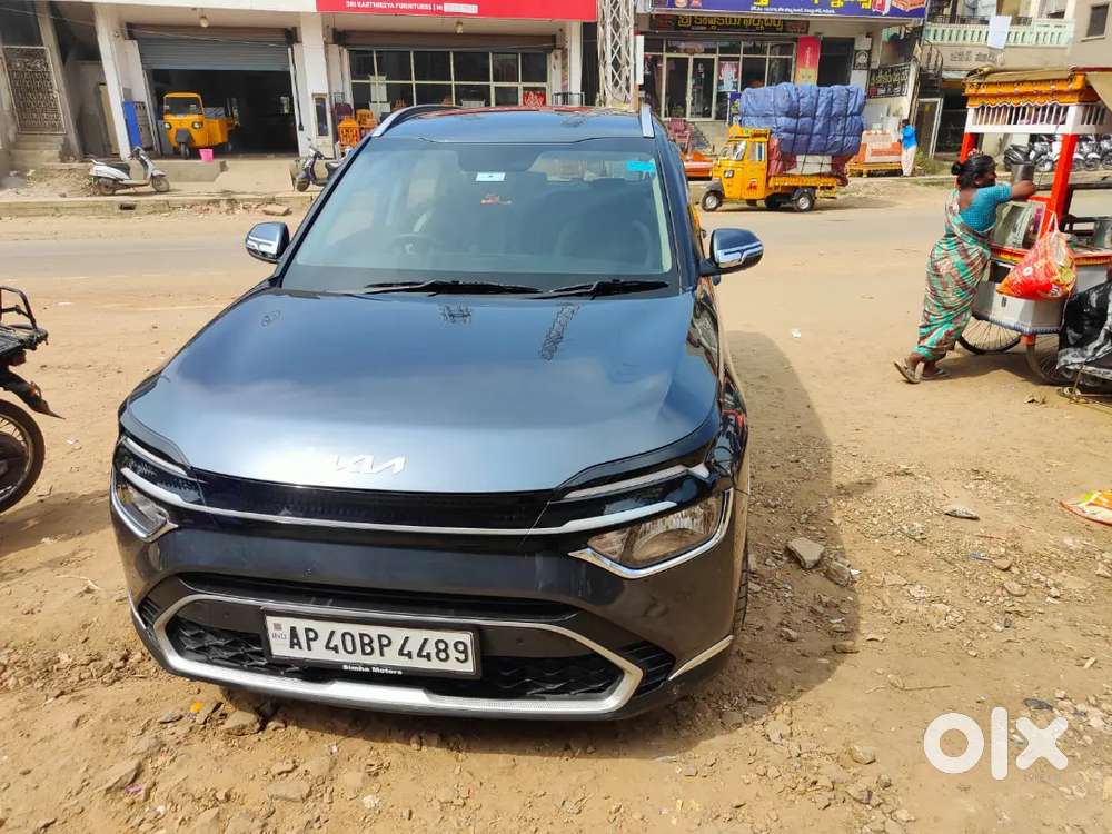 Kia Carens 2024 Petrol Well Maintained