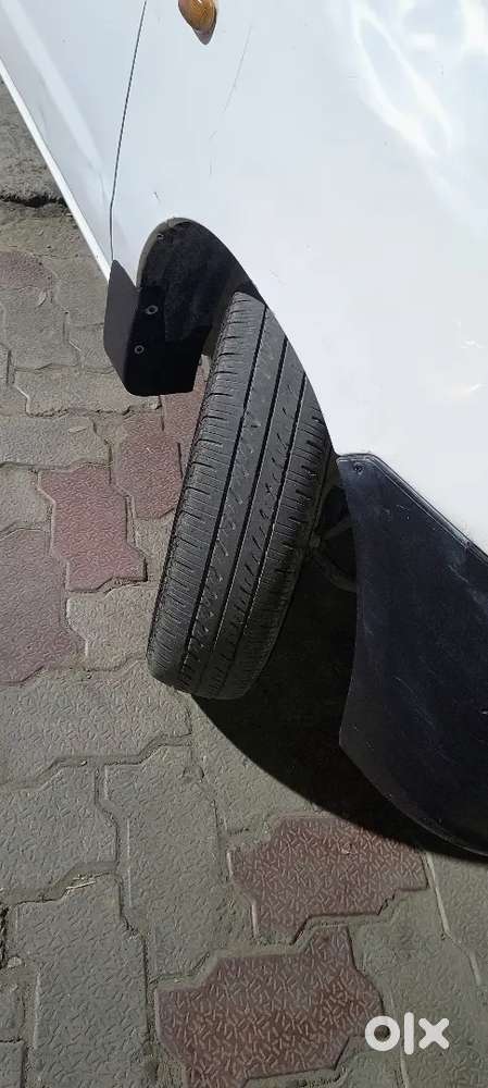 फुल इंश्योरेंस चाइल्ड Ac हीटर Ok न्यू टायर कोई कमी नहीं है गुड कंडीशन