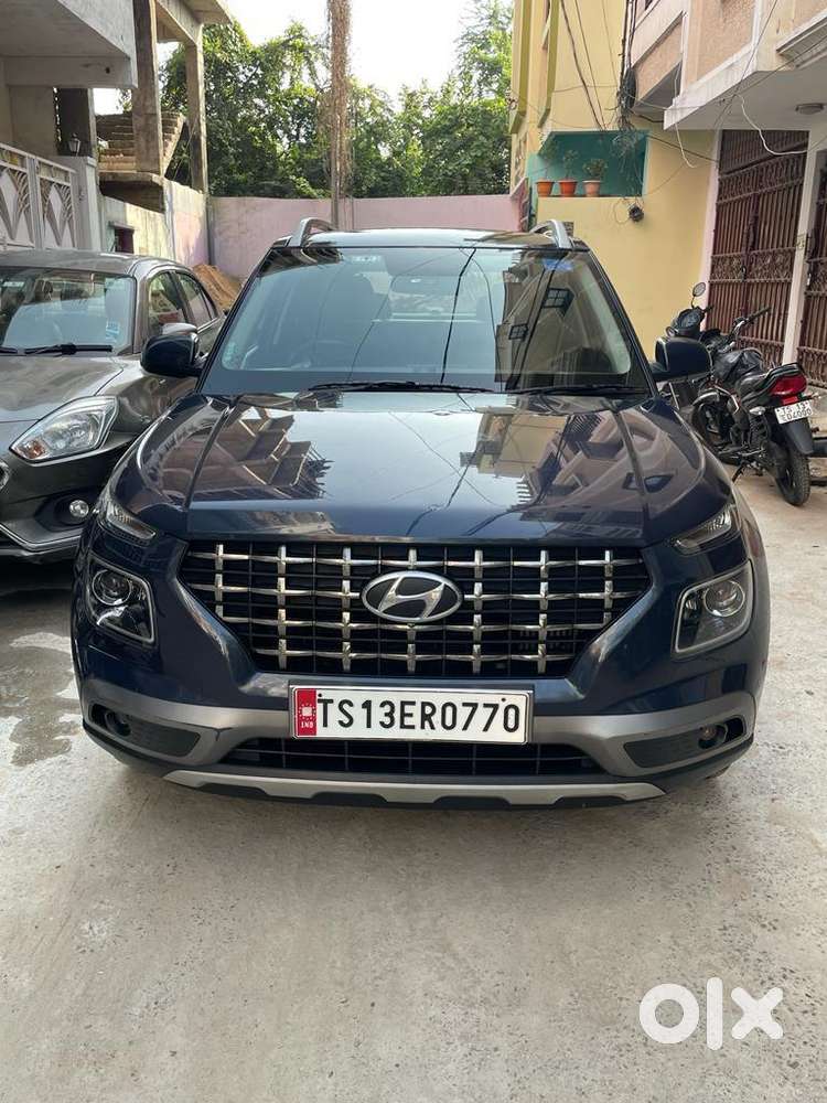 Hyundai Venue Manual - Less Driven.