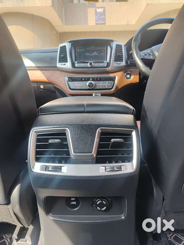 Mahindra Alturas G4 4wd At, 2021, Diesel