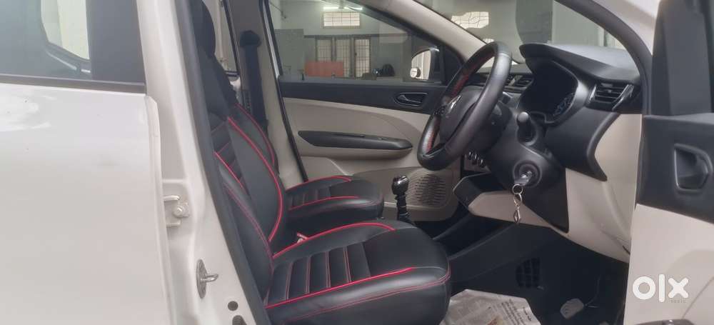 Renault Triber Rxt, 2022, Petrol