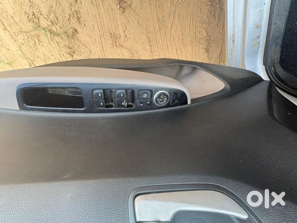 Hyundai Xcent Diesel 2014 Top Model