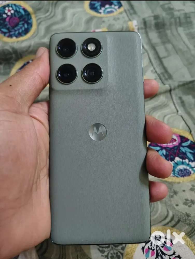 Moto Edge 60 Pro (Pantone Shadow, 256 GB) (12 GB RAM)