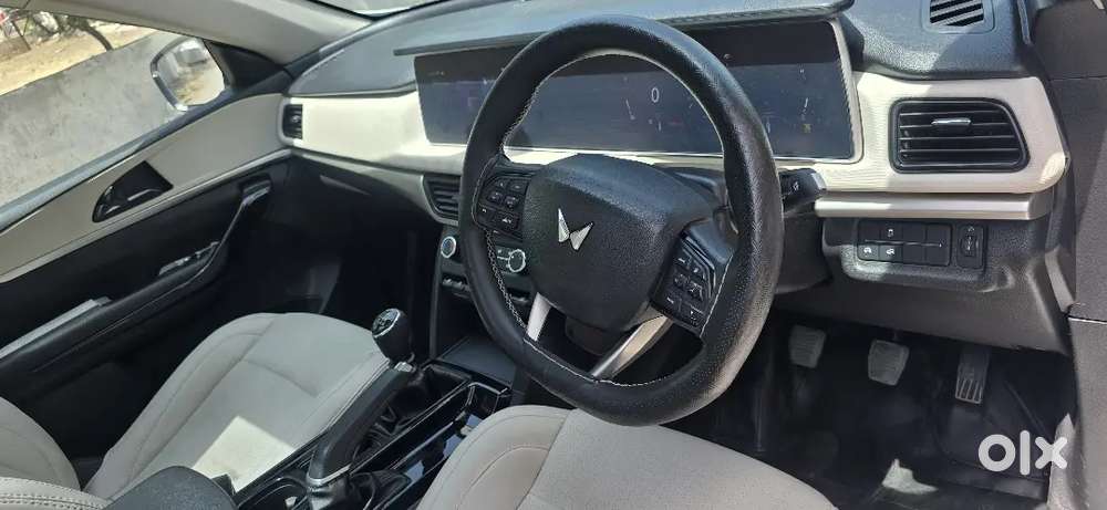 Mahindra Xuv700 2025 Diesel 17000 Km Driven